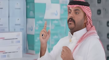 بعد استعانة صاحب محل بعامل مخالف لإدارته.. ماذا حدث خلال الشهر الأول؟ شاهد الفيديو الآن