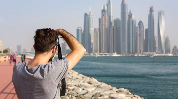 دبي تستقبل ارتفاعًا ملحوظًا في أعداد السياح الدوليين خلال 7 أشهر.. كم بلغ العدد؟